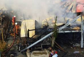 Fire leaves 77 homeless, destroys 11 houses in Tawau Fire leaves 77 homeless, destroys 11 houses in Tawau