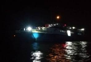 Feri bawa 312 penumpang dari Langkawi terkandas hampir 2 jam Feri bawa 312 penumpang dari Langkawi terkandas hampir 2 jam