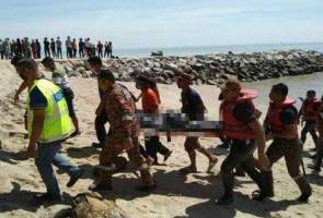 Remaja lemas terjatuh dari benteng penahan ombak Pantai Puteri Remaja lemas terjatuh dari benteng penahan ombak Pantai Puteri