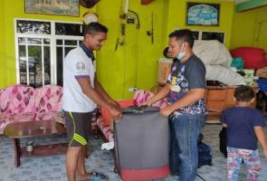 Abang penyampai radio Hefny Sahad turut terjejas banjir