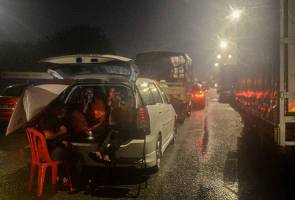 Banjir di Selangor luar jangka, kerajaan persekutuan salur bantuan segera Banjir di Selangor luar jangka, kerajaan persekutuan salur bantuan segera