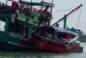 Bot pelancong berlanggar di Kuala Besut bawa penumpang berlebihan – Jabatan Laut Bot pelancong berlanggar di Kuala Besut bawa penumpang berlebihan – Jabatan Laut