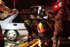 Bayi dalam pangkuan ibu maut, kereta terbabas