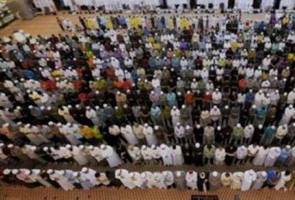 Selangor allows congregational prayers without physical distancing from April 1 Selangor allows congregational prayers without physical distancing from April 1