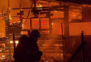 Tiga termasuk warga emas rentung dalam kebakaran di Sibu