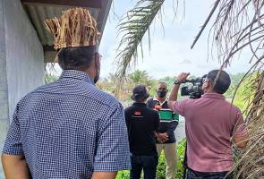 PRN Johor: Minum air lombong, redah gelora ombak untuk ke sekolah, rendah nilai undi Orang Asli Seletar Laut PRN Johor: Minum air lombong, redah gelora ombak untuk ke sekolah, rendah nilai undi Orang Asli Seletar Laut