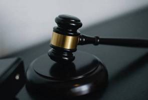 Lelaki pedofilia jalani hukuman penjara 20 tahun, 19 sebatan Lelaki pedofilia jalani hukuman penjara 20 tahun, 19 sebatan