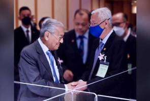 PM bertemu Tun M di Tokyo, tanya khabar PM bertemu Tun M di Tokyo, tanya khabar