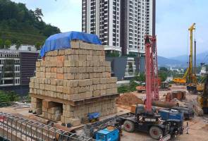 Laporan Khas: Roboh parkir LRT, pengguna mengeluh tersepit pula saman DBKL