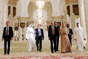 Perdana Menteri lawat Masjid Sheikh Zayed di Abu Dhabi Perdana Menteri lawat Masjid Sheikh Zayed di Abu Dhabi