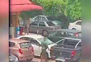 Ditumbuk, cermin kereta dipecah kerana bunyikan hon
