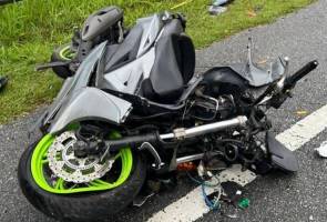 Suami isteri maut kemalangan motosikal, kereta di Lenggong Suami isteri maut kemalangan motosikal, kereta di Lenggong