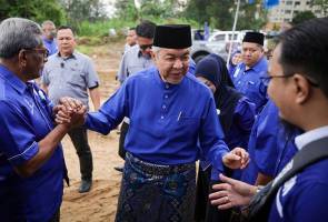 UMNO leaders contesting on opposition's ticket, as independents face immediate sacking – Ahmad Zahid UMNO leaders contesting on opposition's ticket, as independents face immediate sacking – Ahmad Zahid