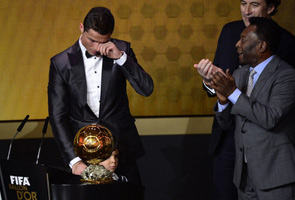 Ballon d-Or: Ronaldo menangis ketepikan Messi Ballon d-Or: Ronaldo menangis ketepikan Messi
