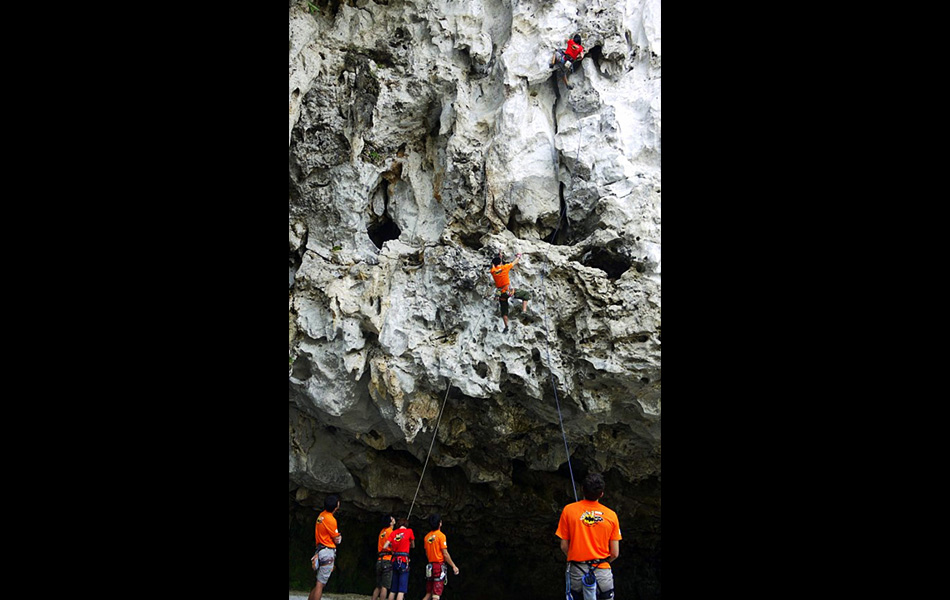 Gua Pari merupakan sebuah gua kapur yang menjadi tarikan buat penggemar sukan lasak seperti 'Rock Climbing'. Gua Pari merupakan sebuah gua kapur yang menjadi tarikan buat penggemar sukan lasak seperti 'Rock Climbing'.