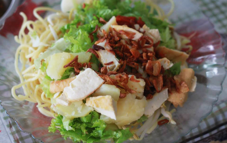 Hari ketujuh dipercayai sebagai hari dimana semua orang akan meningkat usia setahun lebih tua berbanding sebelum ini. Penganut agama Buddha tidak memakan daging dan komuniti Cina di Asia Tenggara mengambil salad ikan mentah untuk memastikan kemakmuran. Hari ketujuh dipercayai sebagai hari dimana semua orang akan meningkat usia setahun lebih tua berbanding sebelum ini. Penganut agama Buddha tidak memakan daging dan komuniti Cina di Asia Tenggara mengambil salad ikan mentah untuk memastikan kemakmuran.
