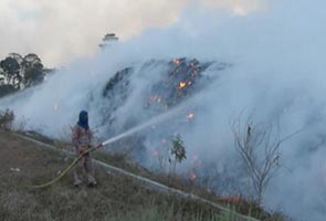 1.5 hektar kawasan pelupusan sampah di Kemaman terbakar 1.5 hektar kawasan pelupusan sampah di Kemaman terbakar