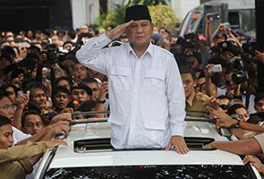 Prabowo Subianto adakan pertemuan dengan pemimpin Gerindra sebelum mula berkempen Prabowo Subianto adakan pertemuan dengan pemimpin Gerindra sebelum mula berkempen