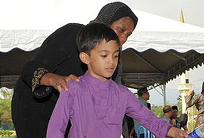 Jenazah Ketua Pramugari MH17 dikebumi pada hari lahir ke-6 anak sulung Jenazah Ketua Pramugari MH17 dikebumi pada hari lahir ke-6 anak sulung