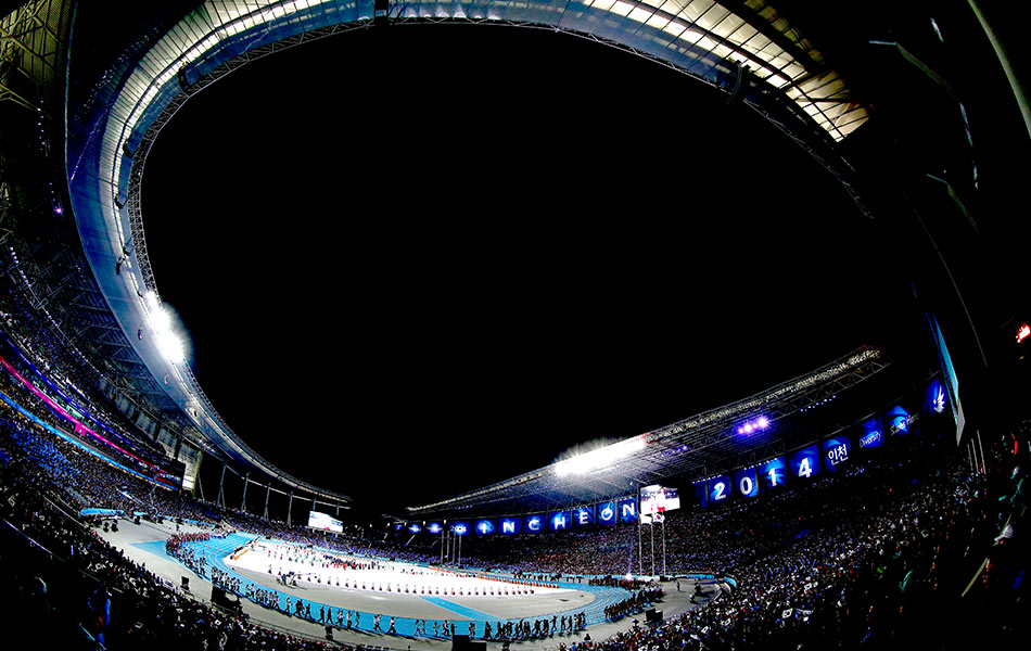 Selepas 16 hari Obor Sukan Asia 2014 menerangi temasya, akhirnya ia dipadamkan secara perlahan-lahan di Stadium Utama Asiad Incheon bagi menandakan temasya sukan kedua terbesar dunia akhirnya melabuhkan tirainya. - EPA/JEON HEON-KYUN Selepas 16 hari Obor Sukan Asia 2014 menerangi temasya, akhirnya ia dipadamkan secara perlahan-lahan di Stadium Utama Asiad Incheon bagi menandakan temasya sukan kedua terbesar dunia akhirnya melabuhkan tirainya. - EPA/JEON HEON-KYUN