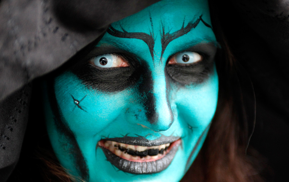 Pelakon wanita Grusellabyrinth memberi gaya untuk jurugambar di Bottrop, Jerman, pada 29 October 2014. Grusellabyrinth (Permainan teka-teki Seram) akan dibuka pada 13 Februari 2015. EPA/ROLANDWEIHRAUCH Pelakon wanita Grusellabyrinth memberi gaya untuk jurugambar di Bottrop, Jerman, pada 29 October 2014. Grusellabyrinth (Permainan teka-teki Seram) akan dibuka pada 13 Februari 2015. EPA/ROLANDWEIHRAUCH