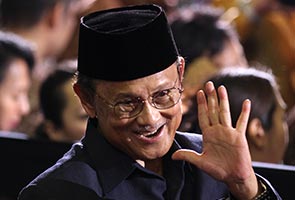 BJ Habibie masuk hospital kali kedua dalam seminggu BJ Habibie masuk hospital kali kedua dalam seminggu