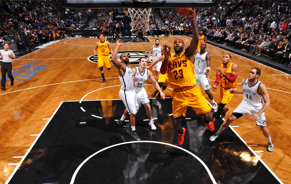 NEW YORK, NY - 8 DISEMBER: LeBron James #23, pemain Cleveland Cavaliers sedang beraksi menentang Brooklyn Nets pada 8 Disember, 2014 di Barclays Center, Kota Brooklyn, Bandar New York. NOTE TO USER: User expressly acknowledges and agrees that, by downloading and or using this Photograph, user is consenting to the terms and conditions of the Getty Images License Agreement. Mandatory Copyright Notice: Copyright 2014 NBAE Jesse D. Garrabrant/NBAE via Getty Images/AFP NEW YORK, NY - 8 DISEMBER: LeBron James #23, pemain Cleveland Cavaliers sedang beraksi menentang Brooklyn Nets pada 8 Disember, 2014 di Barclays Center, Kota Brooklyn, Bandar New York. NOTE TO USER: User expressly acknowledges and agrees that, by downloading and or using this Photograph, user is consenting to the terms and conditions of the Getty Images License Agreement. Mandatory Copyright Notice: Copyright 2014 NBAE Jesse D. Garrabrant/NBAE via Getty Images/AFP
