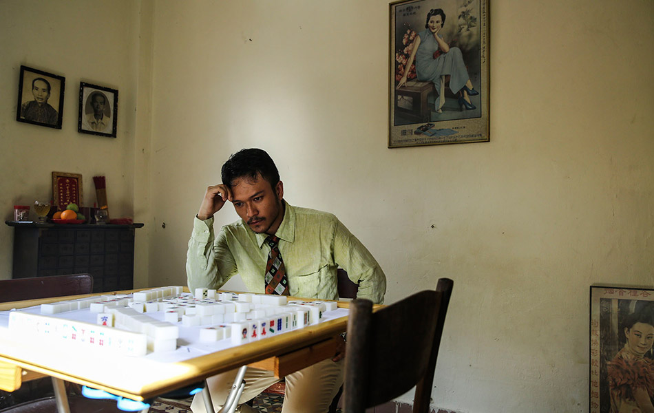 Shaheizy Sam yang membawakan watak sebagai Detektif Man sedang cuba menzahirkan emosinya dalam salah sebuah adegan filem Interchange. - Foto Astro AWANI/SHAHIR OMAR Shaheizy Sam yang membawakan watak sebagai Detektif Man sedang cuba menzahirkan emosinya dalam salah sebuah adegan filem Interchange. - Foto Astro AWANI/SHAHIR OMAR