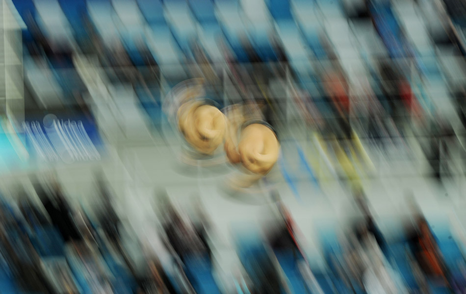 Peserta Jerman Sanchez dan Ivan Garcia dari Mexico bertanding dalam acara platform seirama sewaktu Kejohanan Terjun Dunia FINA di Water Cube Beijing, China. - AFP PHOTO/Mark RALSTON Peserta Jerman Sanchez dan Ivan Garcia dari Mexico bertanding dalam acara platform seirama sewaktu Kejohanan Terjun Dunia FINA di Water Cube Beijing, China. - AFP PHOTO/Mark RALSTON