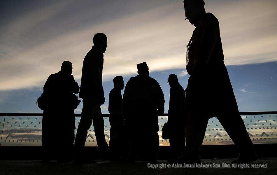 Umat Islam di Malaysia akan mula berpuasa Khamis 18 Jun, 2015 selepas diumumkan oleh Penyimpan Mohor Besar Raja-Raja, Datuk Seri Syed Danial Syed Ahmad pada Selasa 16 Jun 2015. - Foto Astro AWANI/Shahir Omar Umat Islam di Malaysia akan mula berpuasa Khamis 18 Jun, 2015 selepas diumumkan oleh Penyimpan Mohor Besar Raja-Raja, Datuk Seri Syed Danial Syed Ahmad pada Selasa 16 Jun 2015. - Foto Astro AWANI/Shahir Omar