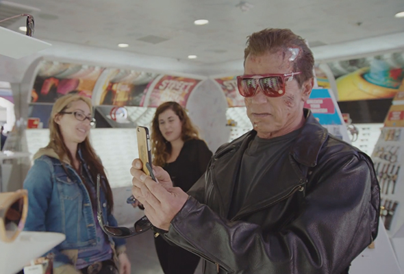 'Terminator' beramah mesra dengan peminat 'Terminator' beramah mesra dengan peminat