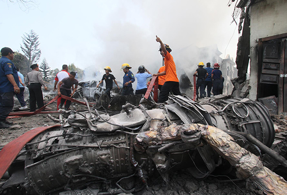 141 dipercayai korban nahas Hercules dibawa ke hospital untuk pengecaman 141 dipercayai korban nahas Hercules dibawa ke hospital untuk pengecaman