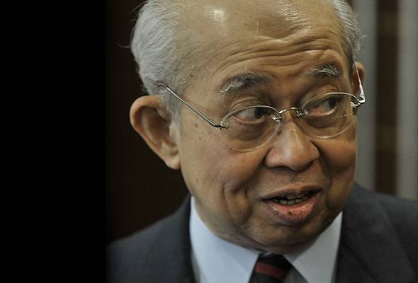 Ringgit jatuh bukan kerana kemelut politik: Ku Li Ringgit jatuh bukan kerana kemelut politik: Ku Li