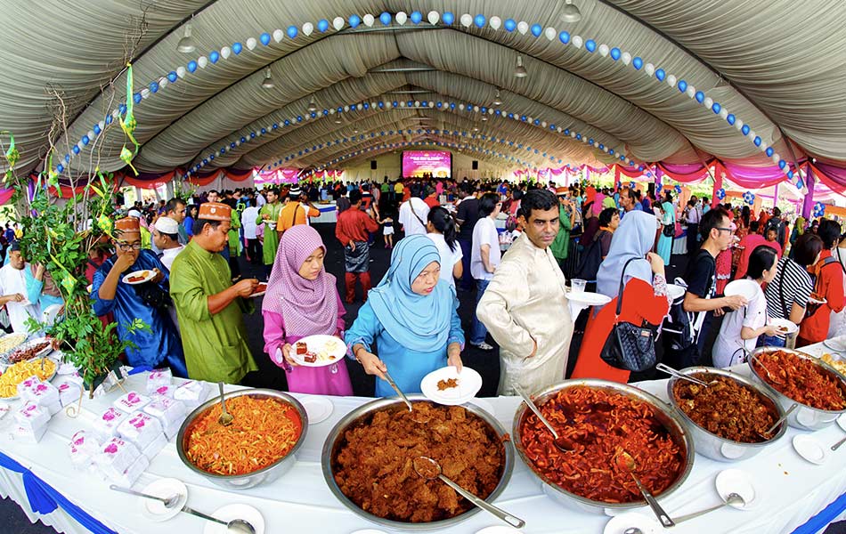 Kemeriahan Aidilfitri  Foto  Astro Awani