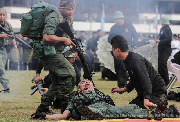 Hari Pahlawan ke-55: Memperingati perajurit negara Hari Pahlawan ke-55: Memperingati perajurit negara