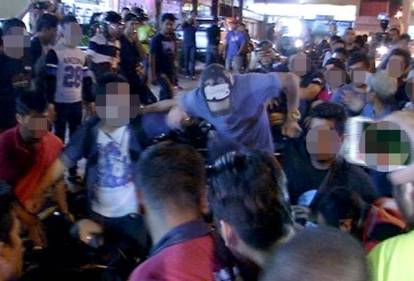 Low Yat brawl: 'Ali Tinju' arrested Low Yat brawl: 'Ali Tinju' arrested