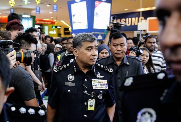 Low Yat: IGP orders police to arrest blogger Low Yat: IGP orders police to arrest blogger