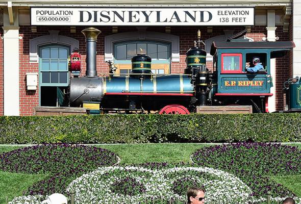 Budak 3 tahun maut ketika bercuti di Disneyland Budak 3 tahun maut ketika bercuti di Disneyland