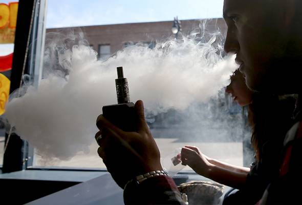 Temporarily stop e-cigarettes and shisha smoking, says Dr Subramaniam Temporarily stop e-cigarettes and shisha smoking, says Dr Subramaniam