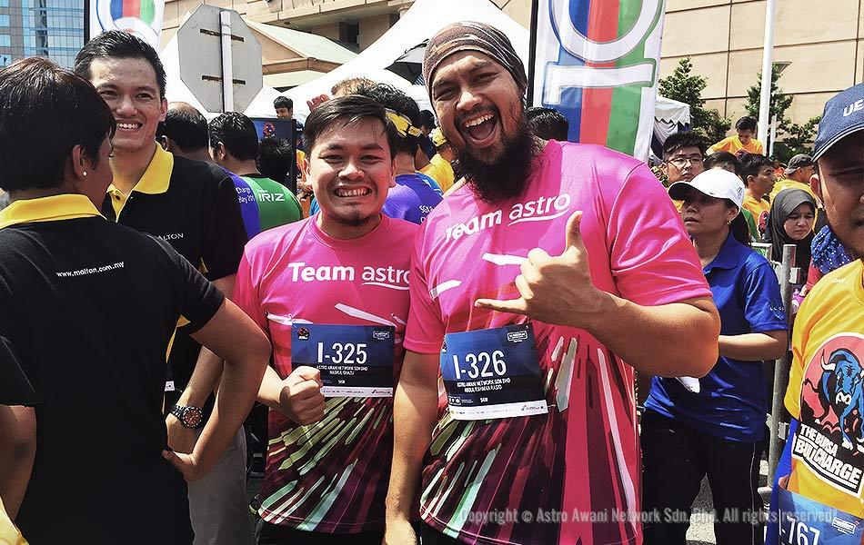 Wakil Astro AWANI, Nasrul Shazli dan Abdul Rahman Rasid berjaya menamatkan larian dalam masa kurang daripada satu jam. - Astro Awani/Firanah Anuar Wakil Astro AWANI, Nasrul Shazli dan Abdul Rahman Rasid berjaya menamatkan larian dalam masa kurang daripada satu jam. - Astro Awani/Firanah Anuar