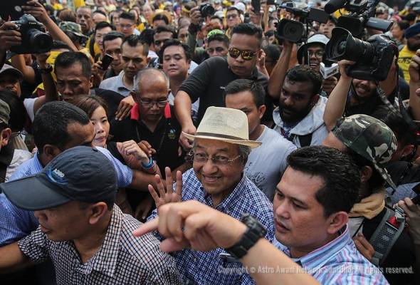 Tun Mahathir 'turun' Bersih 4, NGO buat laporan polis Tun Mahathir 'turun' Bersih 4, NGO buat laporan polis