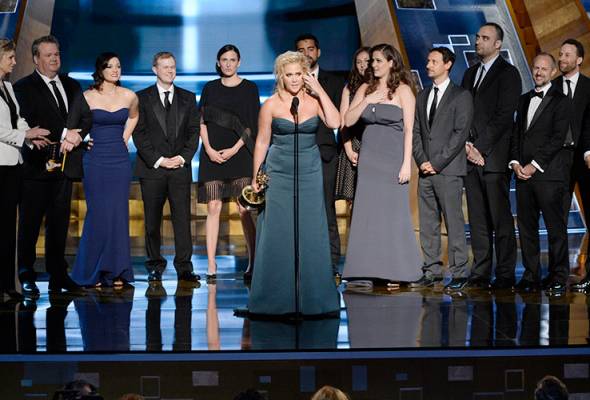 Gelagat selebriti 'kepanasan' di Anugerah Emmy 2015 curi perhatian Gelagat selebriti 'kepanasan' di Anugerah Emmy 2015 curi perhatian