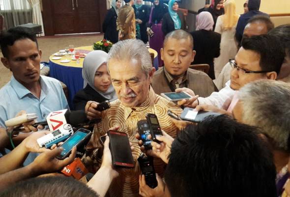 Saya tidak rasa maruah Melayu tercabar - Pak Lah Saya tidak rasa maruah Melayu tercabar - Pak Lah