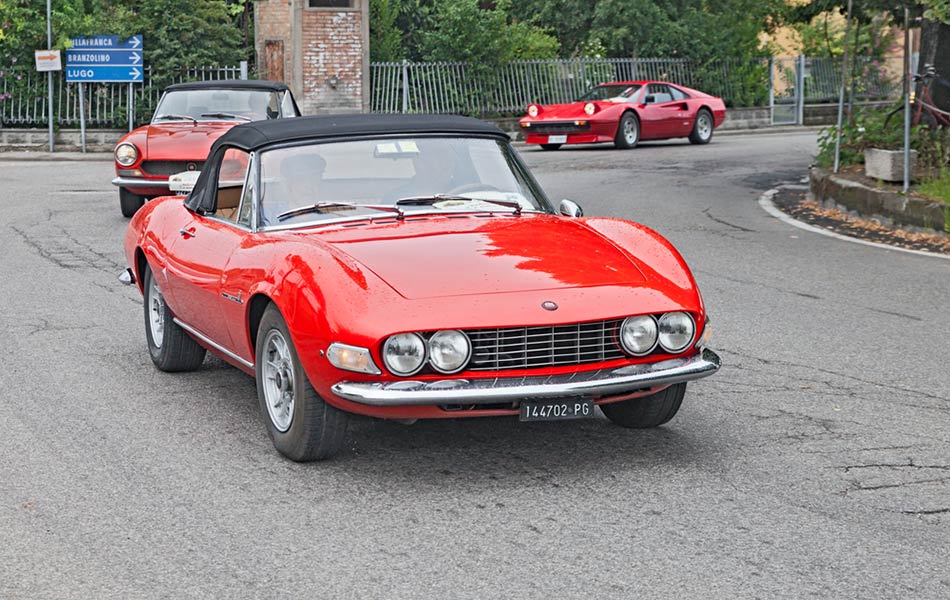 Pada luarannya kelihatan seperti model Fiat, namun di bawahnya adalah Ferrari. Menggunakan enjin Dino V6, Ferrari memberikan kebenaran buat Fiat untuk menggunakannya bagi model coupe keluarannya dengan nama Fiat Dino Coupe Convertible. - AFPRELAX Pada luarannya kelihatan seperti model Fiat, namun di bawahnya adalah Ferrari. Menggunakan enjin Dino V6, Ferrari memberikan kebenaran buat Fiat untuk menggunakannya bagi model coupe keluarannya dengan nama Fiat Dino Coupe Convertible. - AFPRELAX