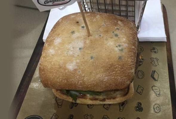 Pelanggan marah McDonald's hidang roti burger berkulat Pelanggan marah McDonald's hidang roti burger berkulat