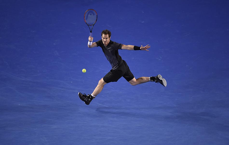 Andy Murray mengembalikan pukulan ketika menentang pemain dari Australia, Bernard Tomic dalam perlawanan perseorangan lelaki Kejohanan Tenis Terbuka Australia 2016 di Melbourne pada 25 Januari 2016. AFP / WILLIAM WEST Andy Murray mengembalikan pukulan ketika menentang pemain dari Australia, Bernard Tomic dalam perlawanan perseorangan lelaki Kejohanan Tenis Terbuka Australia 2016 di Melbourne pada 25 Januari 2016. AFP / WILLIAM WEST
