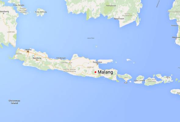 Pesawat pelatih TNI terhempas atas rumah penduduk, tiga terkorban Pesawat pelatih TNI terhempas atas rumah penduduk, tiga terkorban
