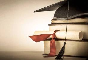 Kementerian Pendidikan Malaysia dengan kerjasama Konsortium Universiti melancarkan Sistem Pengeluaran dan Pengesahan Universiti (e-Scroll). Sistem e-Scroll tangani ijazah palsu