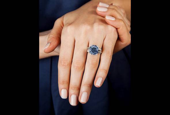 Shirley Temple Blue Diamond Ring Fails To Sell At Auction Awani