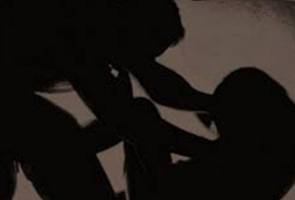 Polis memberitahu, kejadian itu berlaku antara 11 pagi hingga 12.30 tengah hari ketika kanak-kanak nitu tinggal bersendirian di rumahnya. Trauma kanak-kanak 11 tahun diikat, mulut disumbat dan dirogol